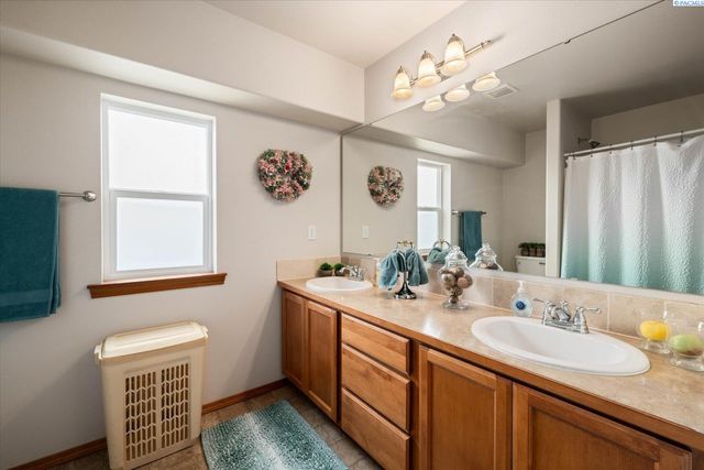 3515 S Keller Street, Kennewick, WA 99337