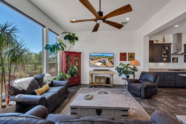 2460 E Copper Vly Way, Green Valley, AZ 85614