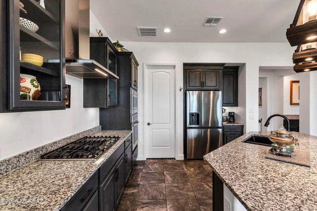 2460 E Copper Vly Way, Green Valley, AZ 85614