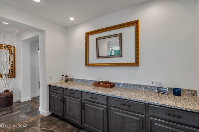 2460 E Copper Vly Way, Green Valley, AZ 85614