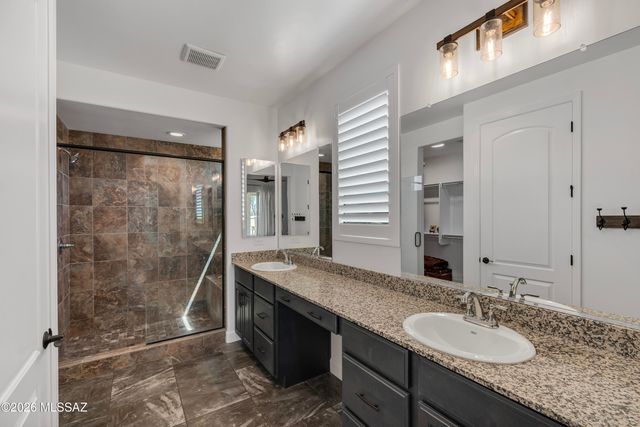 2460 E Copper Vly Way, Green Valley, AZ 85614