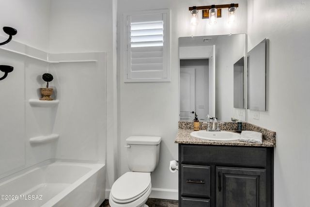 2460 E Copper Vly Way, Green Valley, AZ 85614