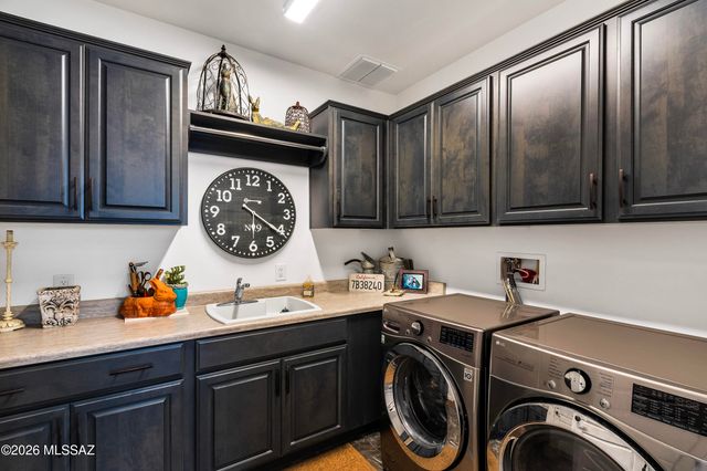 2460 E Copper Vly Way, Green Valley, AZ 85614