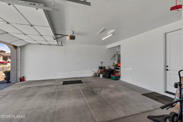 2460 E Copper Vly Way, Green Valley, AZ 85614