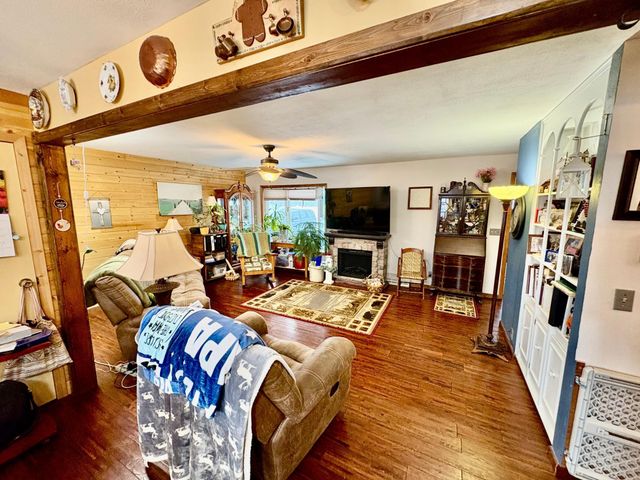1398 4th Street NW, Baudette, MN 56623