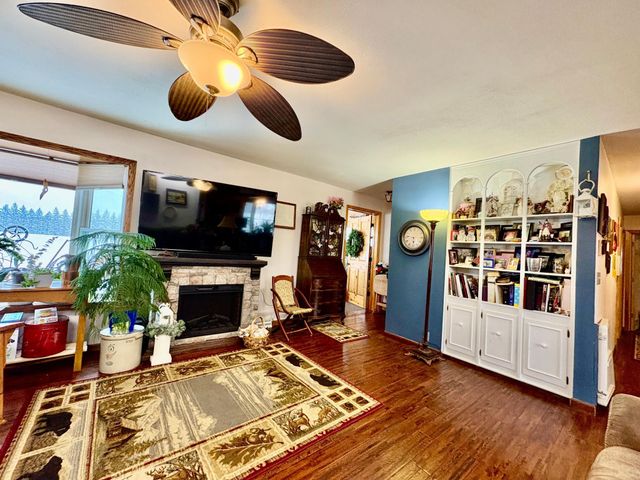 1398 4th Street NW, Baudette, MN 56623