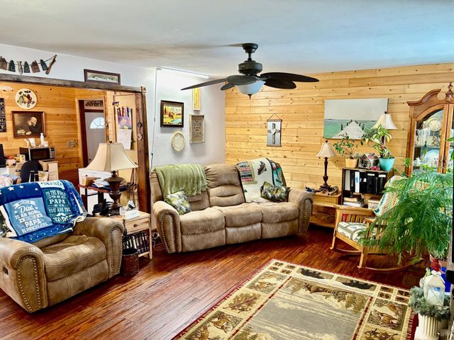 1398 4th Street NW, Baudette, MN 56623