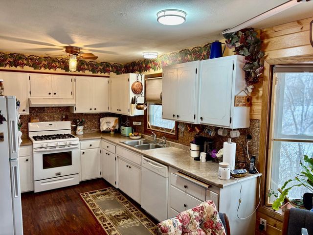 1398 4th Street NW, Baudette, MN 56623