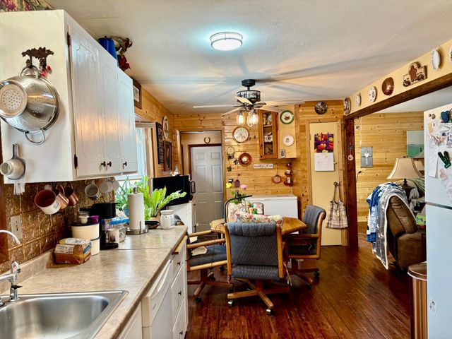1398 4th Street NW, Baudette, MN 56623