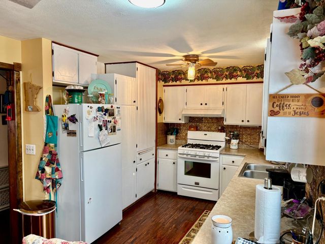 1398 4th Street NW, Baudette, MN 56623