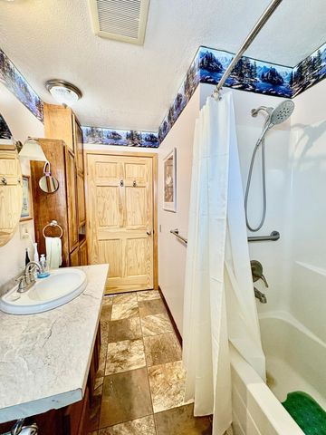 1398 4th Street NW, Baudette, MN 56623