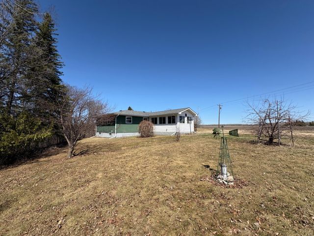 1398 4th Street NW, Baudette, MN 56623