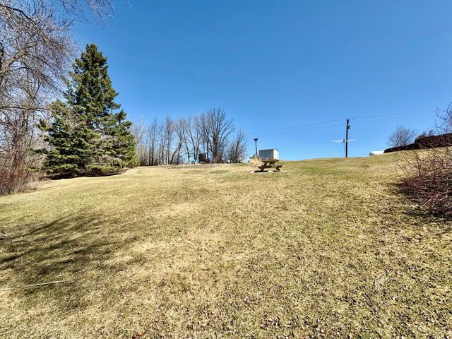 1398 4th Street NW, Baudette, MN 56623