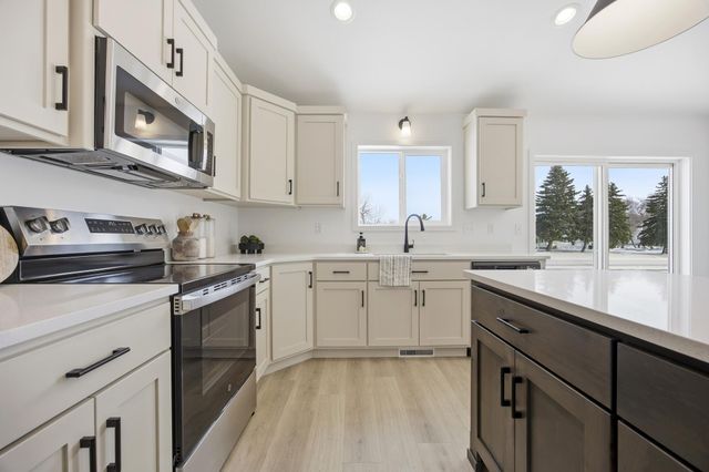 3718 27th Street S, Moorhead, MN 56560