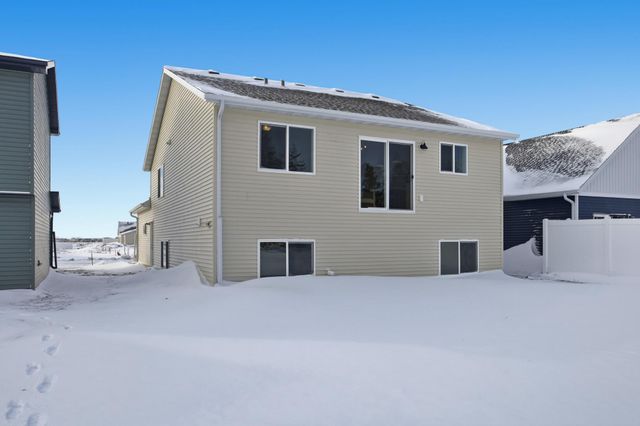 3718 27th Street S, Moorhead, MN 56560