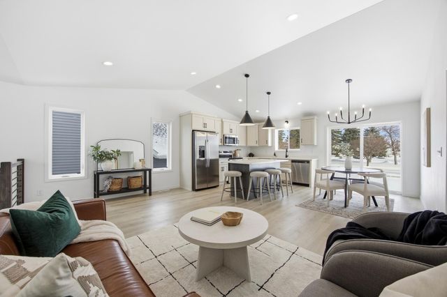 3718 27th Street S, Moorhead, MN 56560