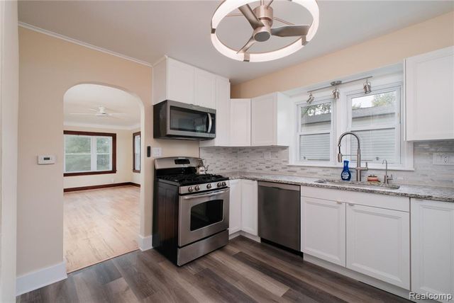 5790 Savoy Drive, Waterford, MI 48327