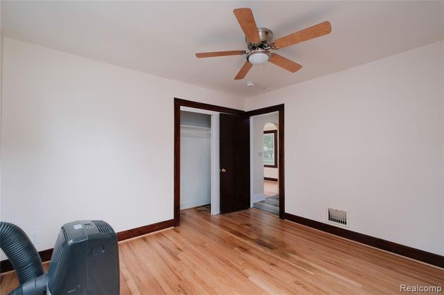 5790 Savoy Drive, Waterford, MI 48327