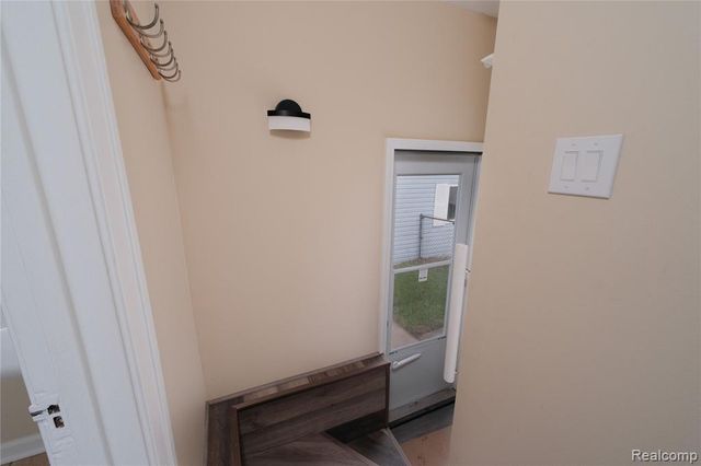 5790 Savoy Drive, Waterford, MI 48327