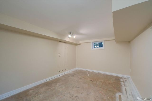 5790 Savoy Drive, Waterford, MI 48327