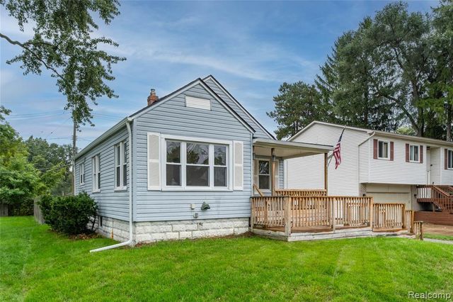 5790 Savoy Drive, Waterford, MI 48327