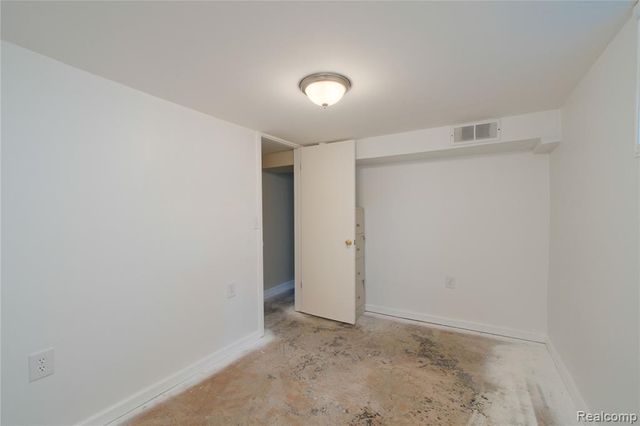 5790 Savoy Drive, Waterford, MI 48327