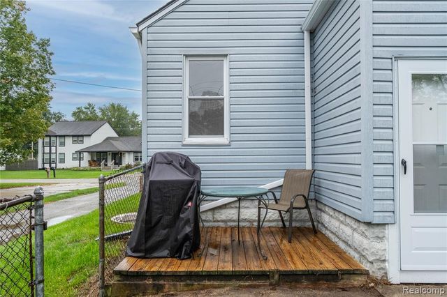 5790 Savoy Drive, Waterford, MI 48327
