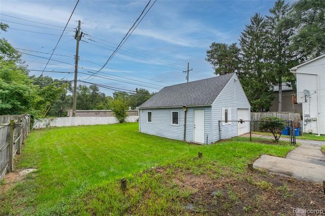 5790 Savoy Drive, Waterford, MI 48327