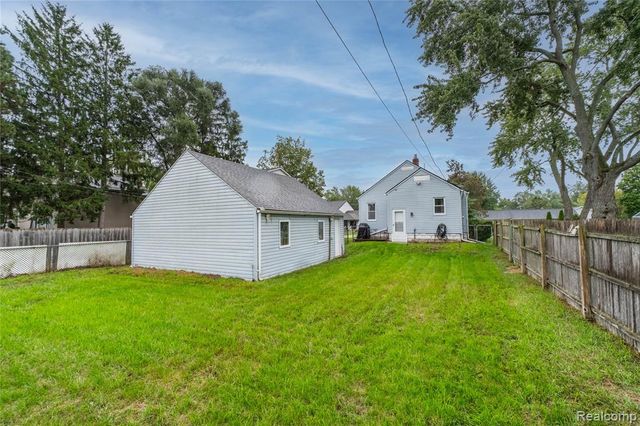 5790 Savoy Drive, Waterford, MI 48327
