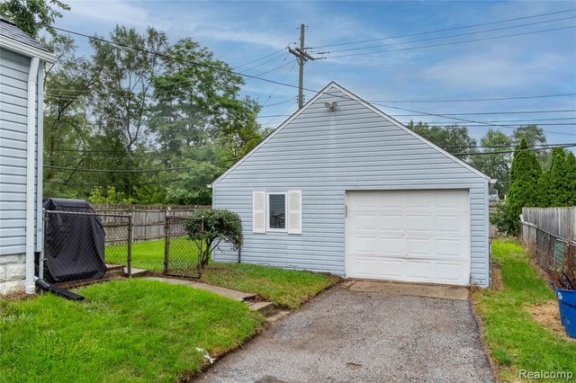 5790 Savoy Drive, Waterford, MI 48327