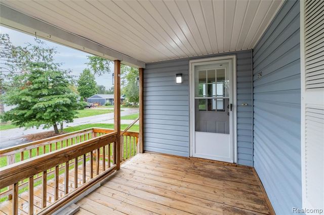 5790 Savoy Drive, Waterford, MI 48327