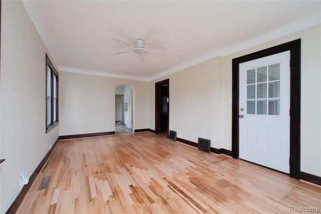 5790 Savoy Drive, Waterford, MI 48327
