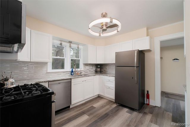 5790 Savoy Drive, Waterford, MI 48327