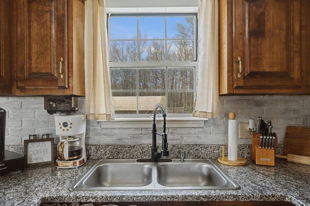 1450 Pomona Rd, Dickson, TN 37055