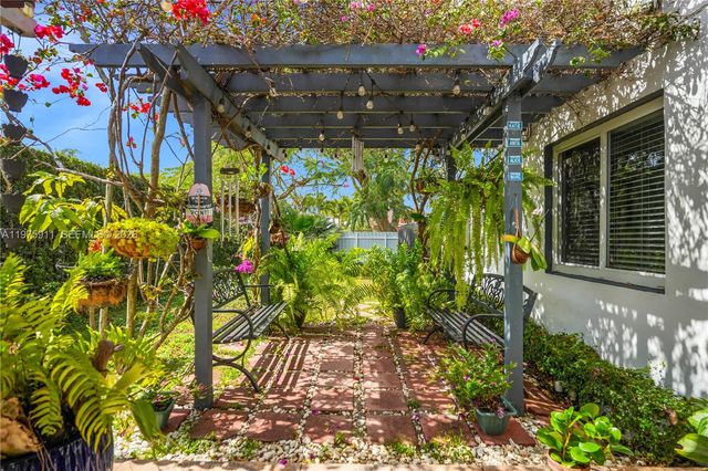 14360 SW 156th Ter, Miami, FL 33177