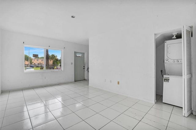306 NW 84th Terrace 306, Miami, FL 33150