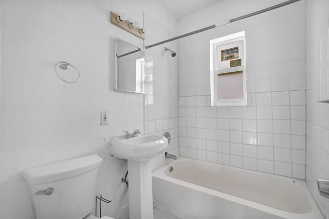 306 NW 84th Terrace 306, Miami, FL 33150