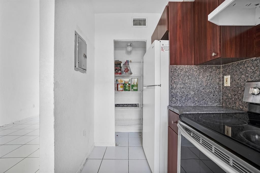 306 NW 84th Terrace 306, Miami, FL 33150