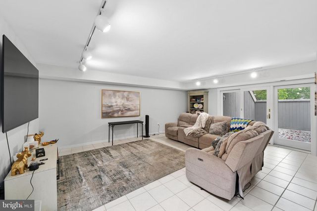 916 CHANTICLEER, Cherry Hill, NJ 08003