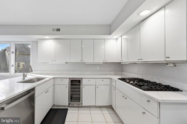 916 CHANTICLEER, Cherry Hill, NJ 08003