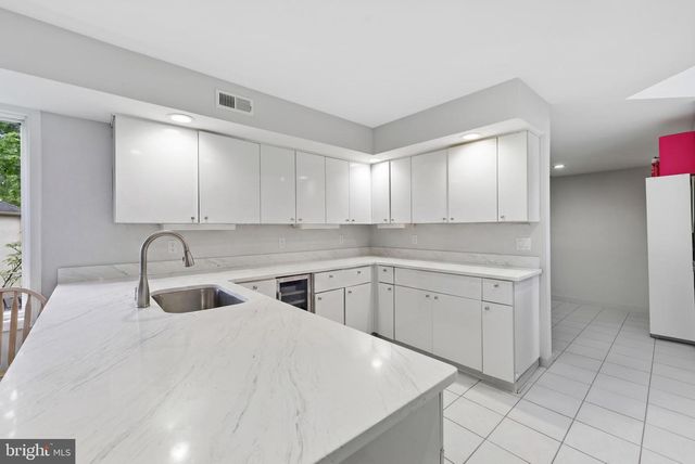 916 CHANTICLEER, Cherry Hill, NJ 08003