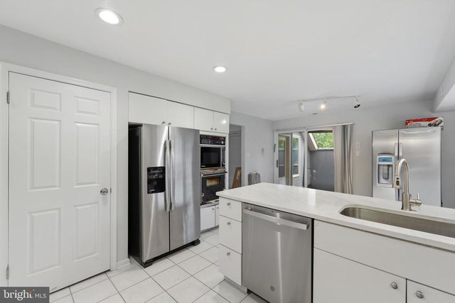 916 CHANTICLEER, Cherry Hill, NJ 08003