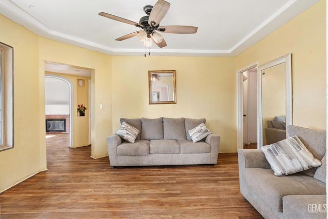 216 Bedford Way, Bakersfield, CA 93308