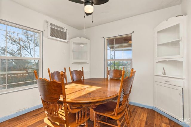 216 Bedford Way, Bakersfield, CA 93308