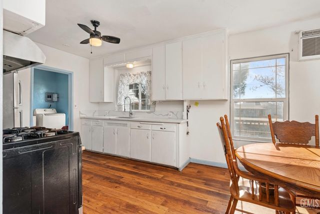 216 Bedford Way, Bakersfield, CA 93308