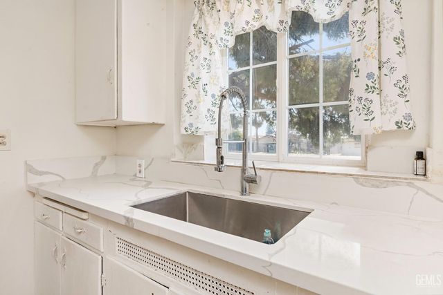 216 Bedford Way, Bakersfield, CA 93308