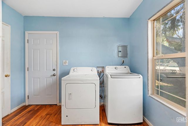 216 Bedford Way, Bakersfield, CA 93308