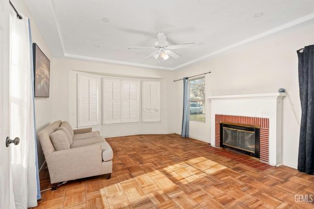 216 Bedford Way, Bakersfield, CA 93308