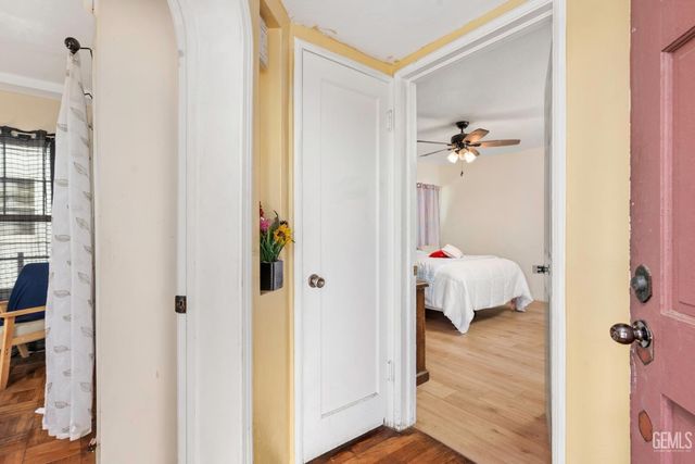 216 Bedford Way, Bakersfield, CA 93308