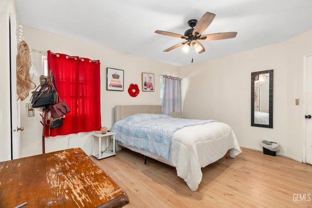 216 Bedford Way, Bakersfield, CA 93308